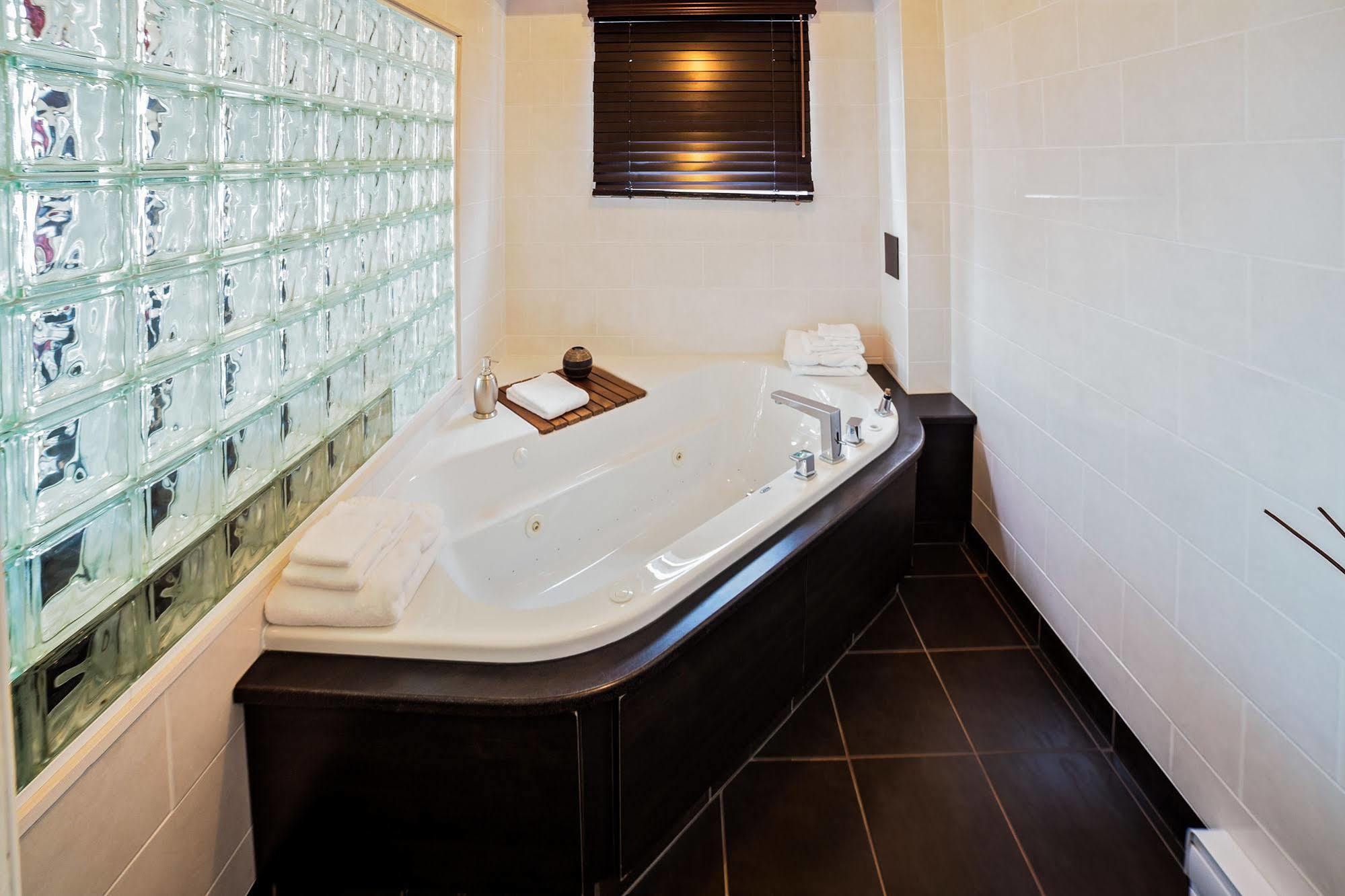 Hotel Saint-Germain Rimouski Esterno foto